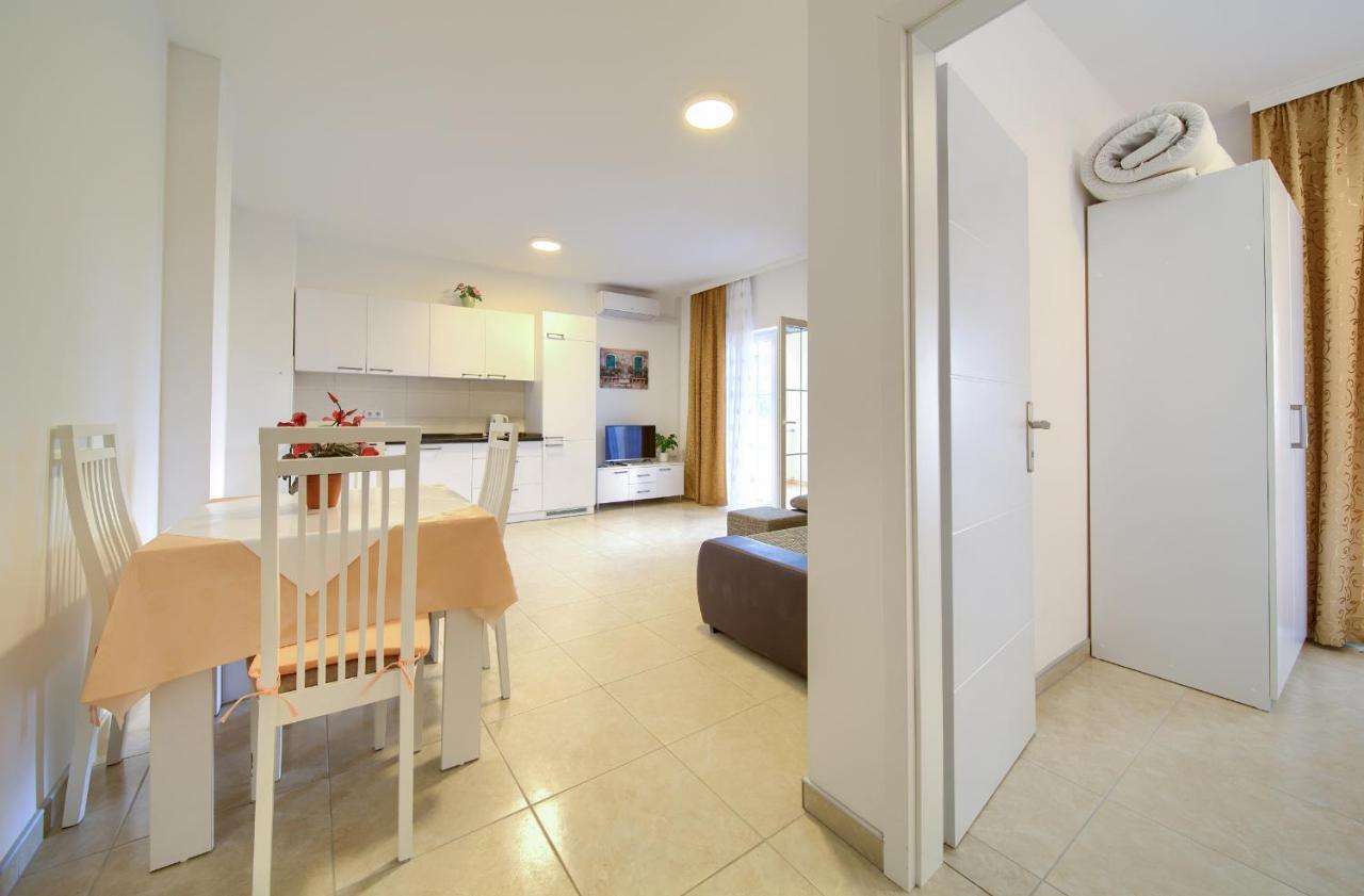 Apartmani Mara Matic Malinska Eksteriør billede