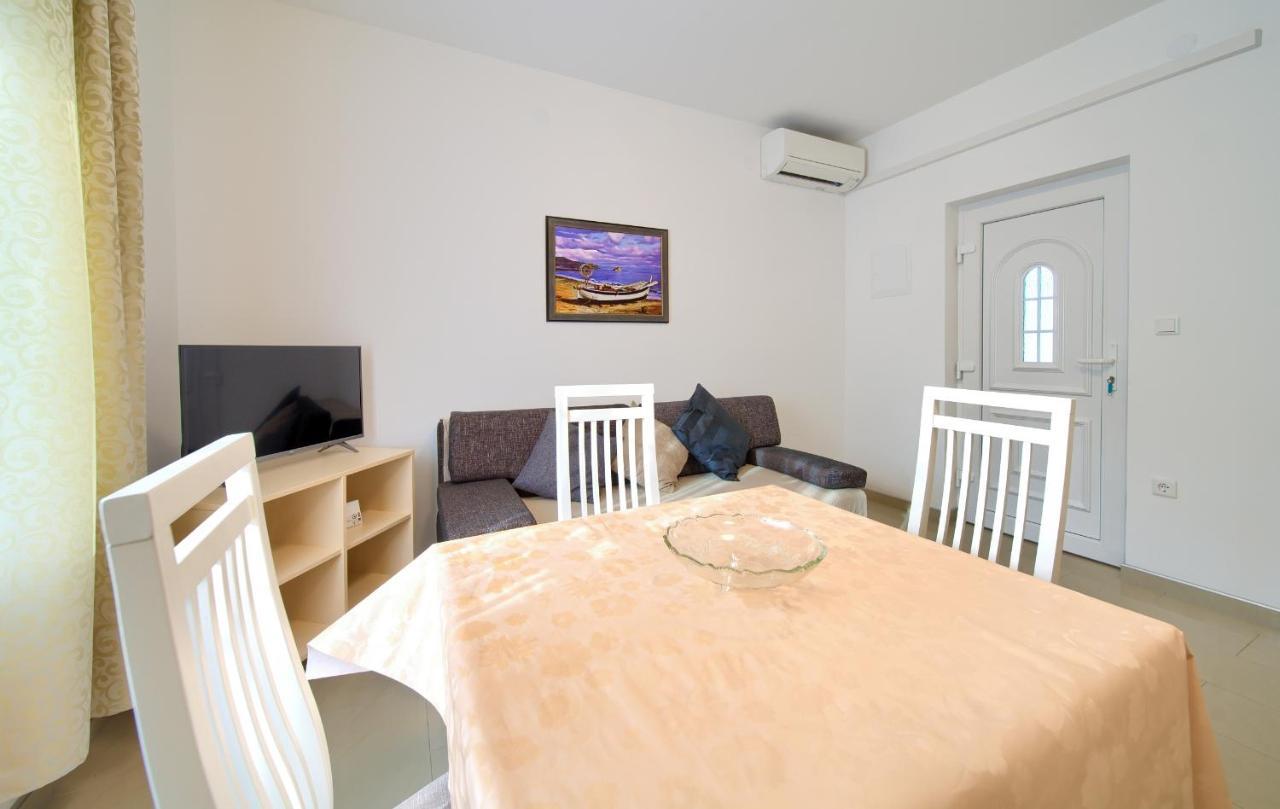 Apartmani Mara Matic Malinska Eksteriør billede